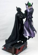 PureArts  - Batman Arkham Origins - Batman holding the Joker pvc statue- Batman