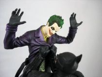 PureArts  - Batman Arkham Origins - Batman holding the Joker pvc statue- Batman