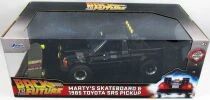 Retour vers le Futur - Jada - Marty\'s Skateboard & 1985 Toyota SR5 Pickup 1/24&egrave;me