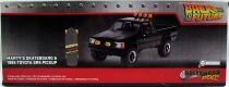 Retour vers le Futur - Jada - Marty\'s Skateboard & 1985 Toyota SR5 Pickup 1/24&egrave;me