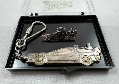 Retour vers le Futur - Set Pin\'s et Porte cl� Souvenir DeLorean (1993) 