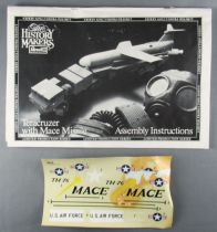 Revell - 8628 USAF Teracruzer with Mace Missile 1:32 Damaged Box