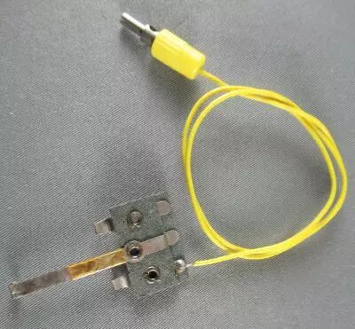 Rivarossi 4603 Plates for Socket from Rail, with Cable & Small Plug Mint Condition