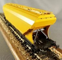 RMA 232 Ho Sncf Cereal Hopper Wagon Bogies Sanders Person et Le Guillouzic Fr&egrave;res Yellow Mint box 2