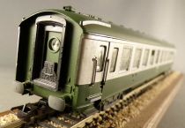 RMA 412 Ho Sncf Voiture DEV Uic Forestier 2° Classe B10 Bicolore 51 87 20-80 451-8 Verte Aménagée en Boite