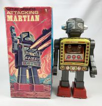 Robot - Battery Operated Walking Tin Robot - Attacking Martian (Horikawa S.H. Japan)