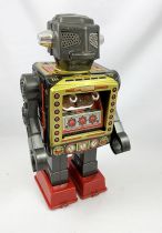 Robot - Battery Operated Walking Tin Robot - Attacking Martian (Horikawa S.H. Japan)