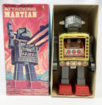 Robot - Battery Operated Walking Tin Robot - Attacking Martian (Horikawa S.H. Japan)