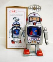 Robot - Mechanical Walking Tin Robot - Astronaut Robot (N.R.)