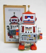 Robot - Mechanical Walking Tin Robot - Mechanical Robot (N.R.)