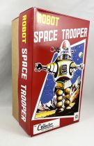 Robot - Mechanical Walking Tin Robot - Robot Space Trooper \'\'Robby\'\' (Ha Ha Toy)
