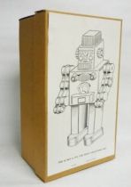 Robot - Mechanical Walking Tin Robot - Smoking Space Man