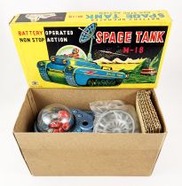 Robot - Space Tank M-18 (Battery Operated Tin Toy) - Masudaya (Japon)