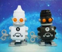 (Robot - Wind-Up - Salt & Pepper Robots (Suck Uk)