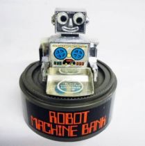 Robot - Wind-Up Bank - Robot Machine Bank - Everlast Toys Hong Kong (NO.558)