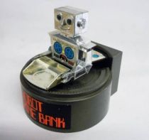 Robot - Wind-Up Bank - Robot Machine Bank - Everlast Toys Hong Kong (NO.558)