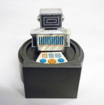 Robot - Wind-Up Bank - Robot Machine Bank - Everlast Toys Hong Kong (NO.558)