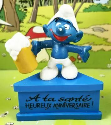Schtroumpf avec bi�re \ A ta sant� - Heureux anniversaire\  (socle bleu)