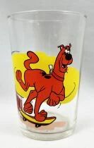 Scooby-Doo - Amora mustard glass - Scooby-Doo is skateboarding