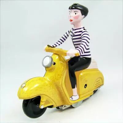 Scooter - Jouet m�canique en T�le - Scooter Girl Jaune (Clock Work) 