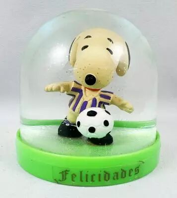Snoopy - Boule � Neige Comics Spain - Snoopy Footballeur (Maillot Blanc & Mauve)