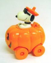 Snoopy - Halloween Candy Container - Snoopy drives a Pumpkin