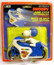 Snoopy - Hasbro Aviva - Snoopy Jump Cycle