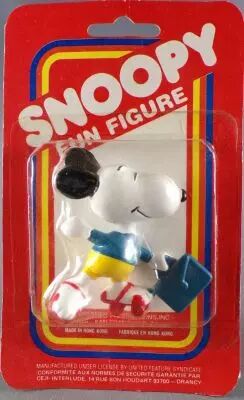 Snoopy - Schleich PVC Figure - Snoopy with Skate (Blue T-Shirt) Mint on Card