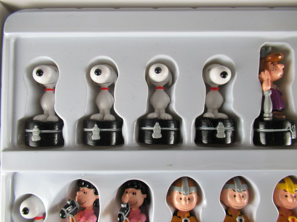 Peanuts Collection 3-D Chess Game - www.ChessAntiques.com