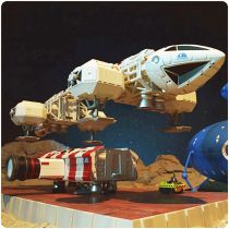 Space 1999 (Cosmos 1999) - Deluxe Limited Edition Diecast Set - Earthbound Eagle & Kaldorian Craft - Sixteen 12