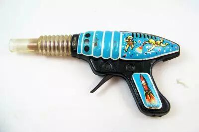 Space Gun - Pistolet � Friction, Etincelles et Piston (T�le) - Elzeii Muvek (Russie 1960\'s) 