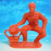 Space Toys - Comansi Plastic Figures - OVNI 2019: Astronaut (red)
