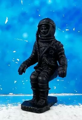 Space Toys - Figurines Plastiques - Cosmonaute assis (Bonux couleur noire)