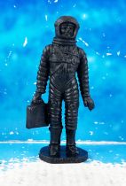 Space Toys - Plastic Figures - Cosmonaut holding briefcase (Bonux black color)