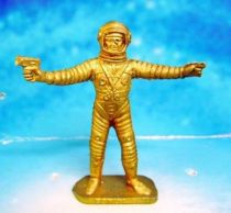 Space Toys - Plastic Figures - Cosmonaut pointing & spacegun (Bonux gold color)