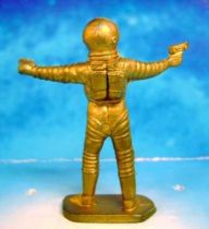 Space Toys - Plastic Figures - Cosmonaut pointing & spacegun (Bonux gold color)