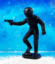 Space Toys - Plastic Figures - Cosmonaut right foot on rock & spacegun (Bonux black color)