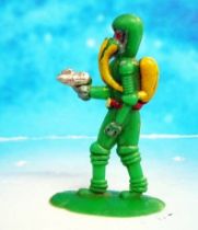 Space Toys - Plastic Figures - Outer Space Bazaar: Alien with Ray Gun