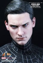 Spider-Man 3 - Black costume Spidey (Tobey Maguire) 12\  figure with Sandman diorama - Hot Toys Sideshow MMS165