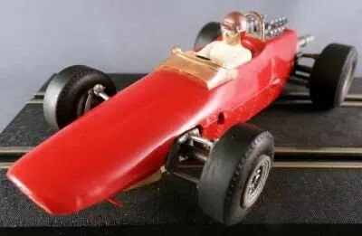 Stabo 54406 - Bmw Lola T 100 F2 Rouge sans Moustache sans Boite 1/32