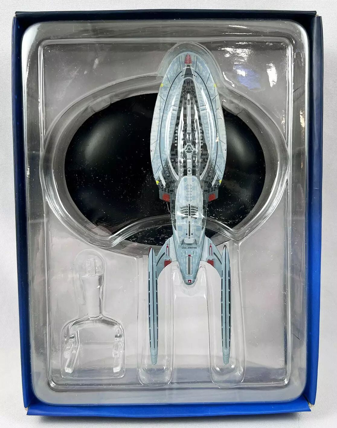 thumbnail image 2 of Eaglemoss Star Trek USS Aventine Vesta Class Starship Model With Magazine – Brand New 2 of 5