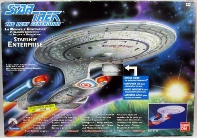 Star Trek The Next Generation - Playmates - USS Enterprise 1701-D light & sound starship