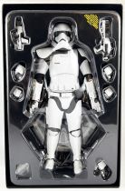 Star Wars - Hot Toys 1/6th scale - First Order Stormtrooper Squad Leader (MMS316) Sideshow Exclusive