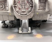 Star Wars (The Vintage Collection) - Hasbro - Millennium Falcon Smuggler\'s Run (with Chewbacca, Hondo Ohnaka & Porgs) Loose