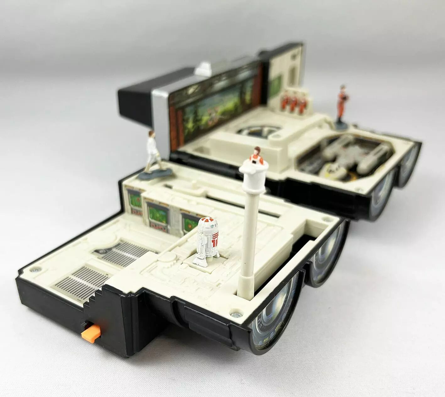 Star Wars Micro Machines Luke's Binoculars/Yavin Rebel Base Playset