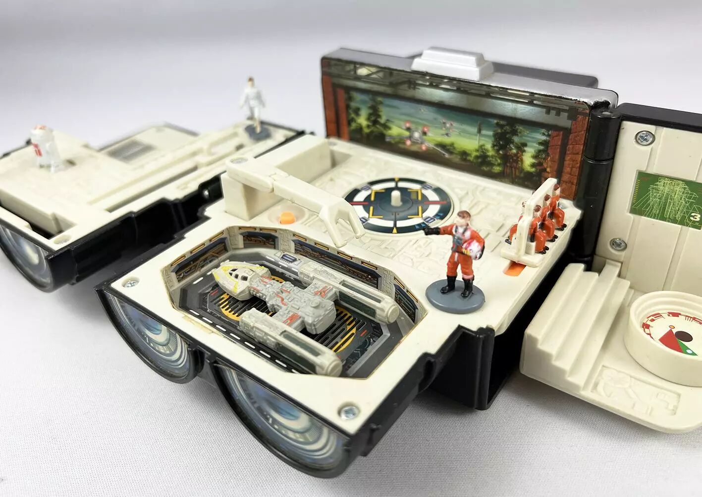 Star Wars Micro Machines Luke's Binoculars/Yavin Rebel Base Playset
