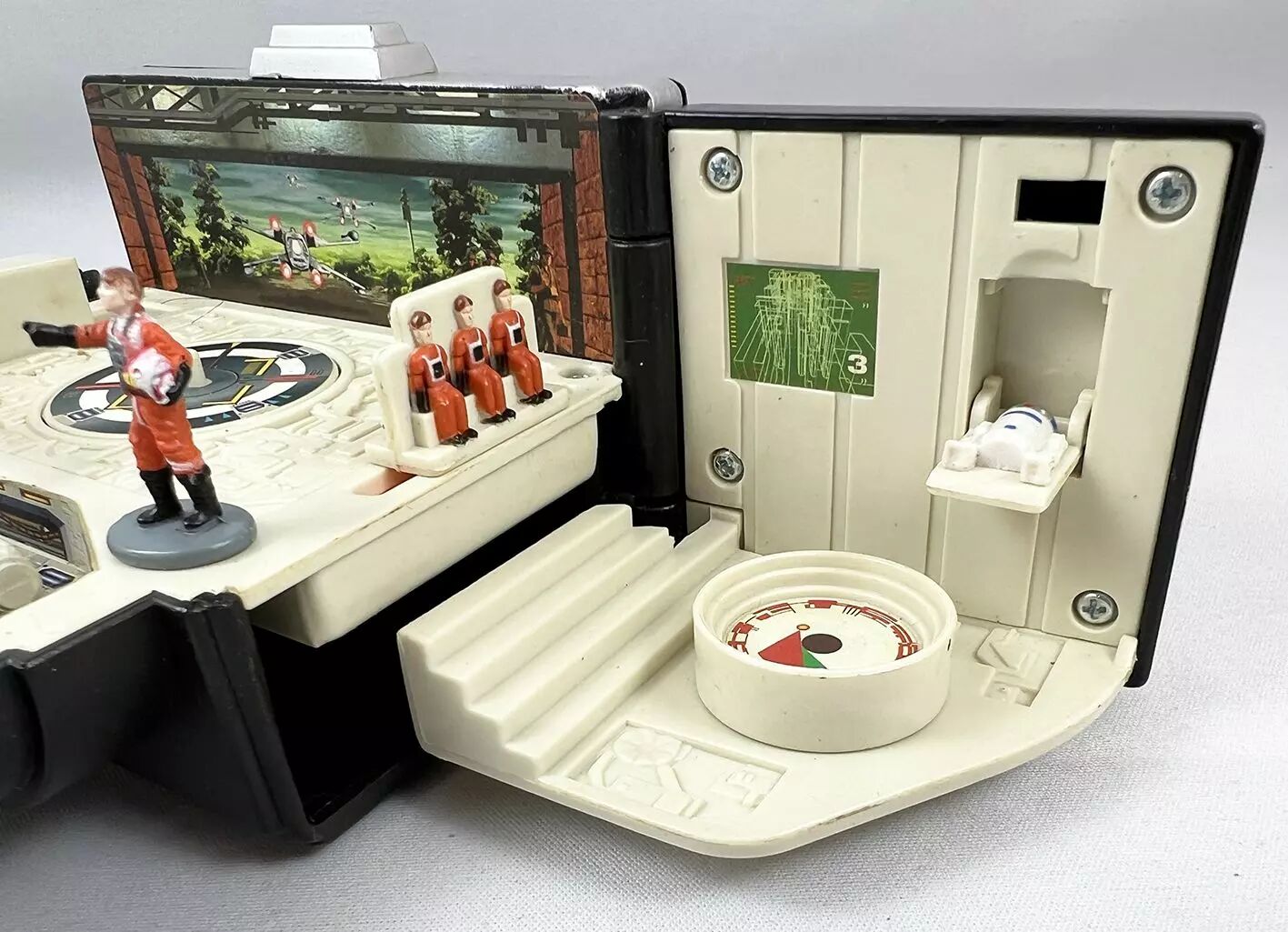 Star Wars Micro Machines Luke's Binoculars/Yavin Rebel Base Playset