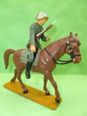 Figurine Starlux Vintage - Sioux Série Ordinaire 65 - Cavalier Flambeau (jaune) Et Cheval Blanc Au Trot