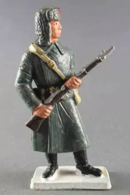 Starlux - Arm�e Sovi�tique - Fantassin debout capote & fusil (r�f AS11)