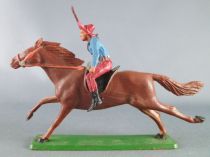 Starlux - Cow-Boys - Série 61 Ordinaire - Cavalier Fusil en l\'air (bleu & rouge) cheval marron (réf 414)